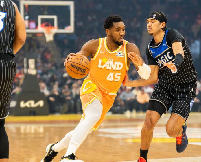 腾讯体育-班凯罗37分完胜探花郎，米切尔45+4+4，骑士双杀魔术豪取四连胜