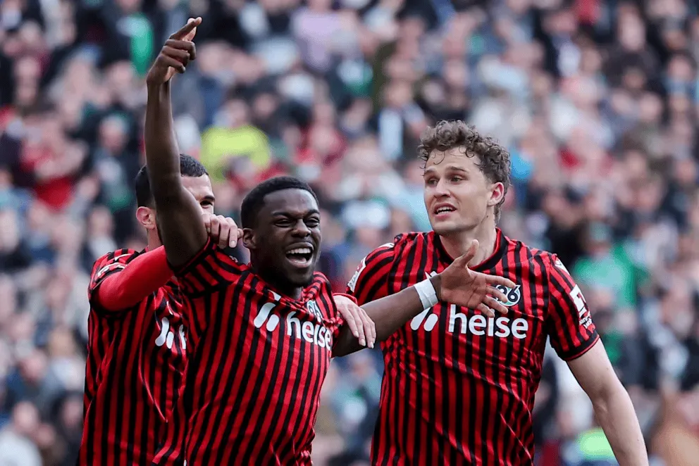 足球-汉诺威、法鹰、黄潜、布莱顿争夺拜仁20岁多面手小将阿塞科