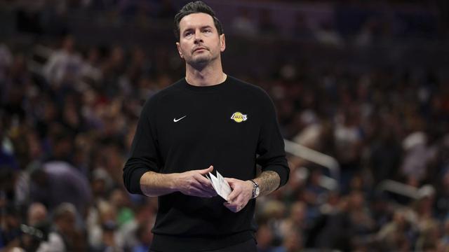 NBA-里夫斯核磁闹乌龙?雷迪克怒喷独行侠扫错位置,官方强势回怼